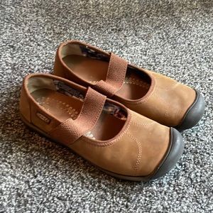 EUC brown leather Keen Sienna mary janes